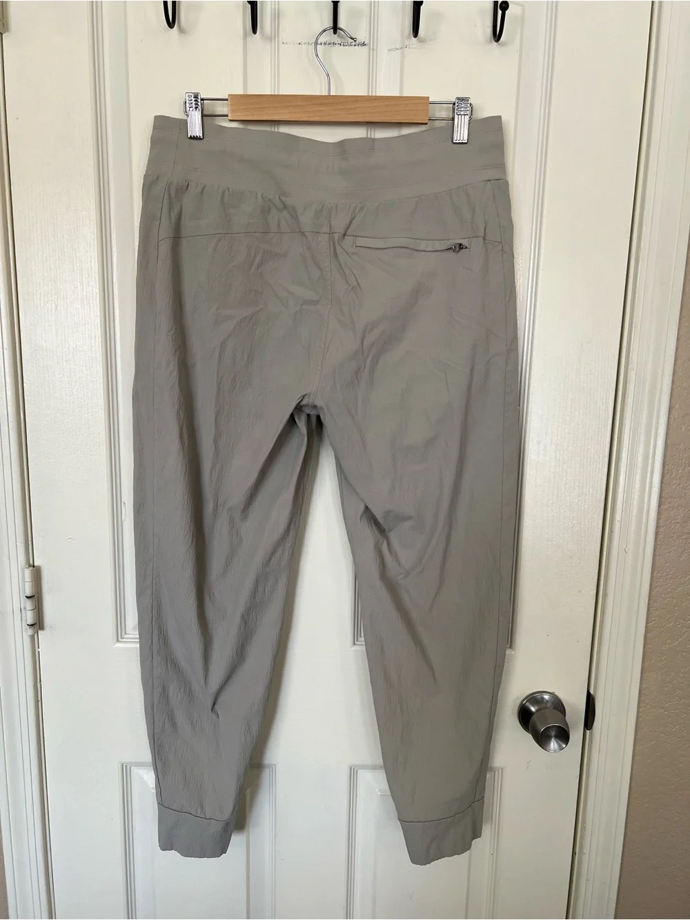 Athleta Trekkie North Jogger Pants Size 12 Taupe Zip Pockets